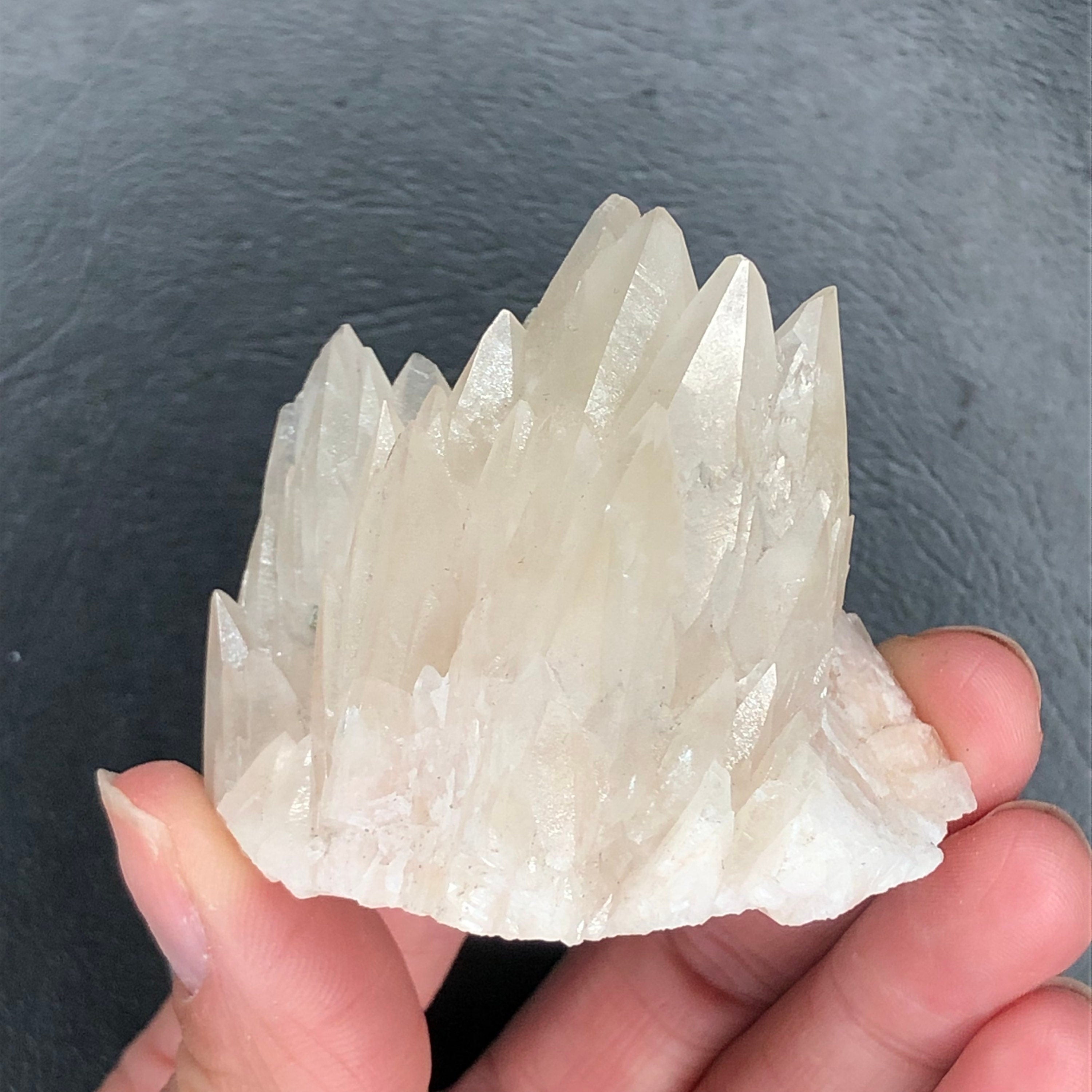 Dogtooth Calcite Cream UV--Ojuela Mine, Mexico CMIX12