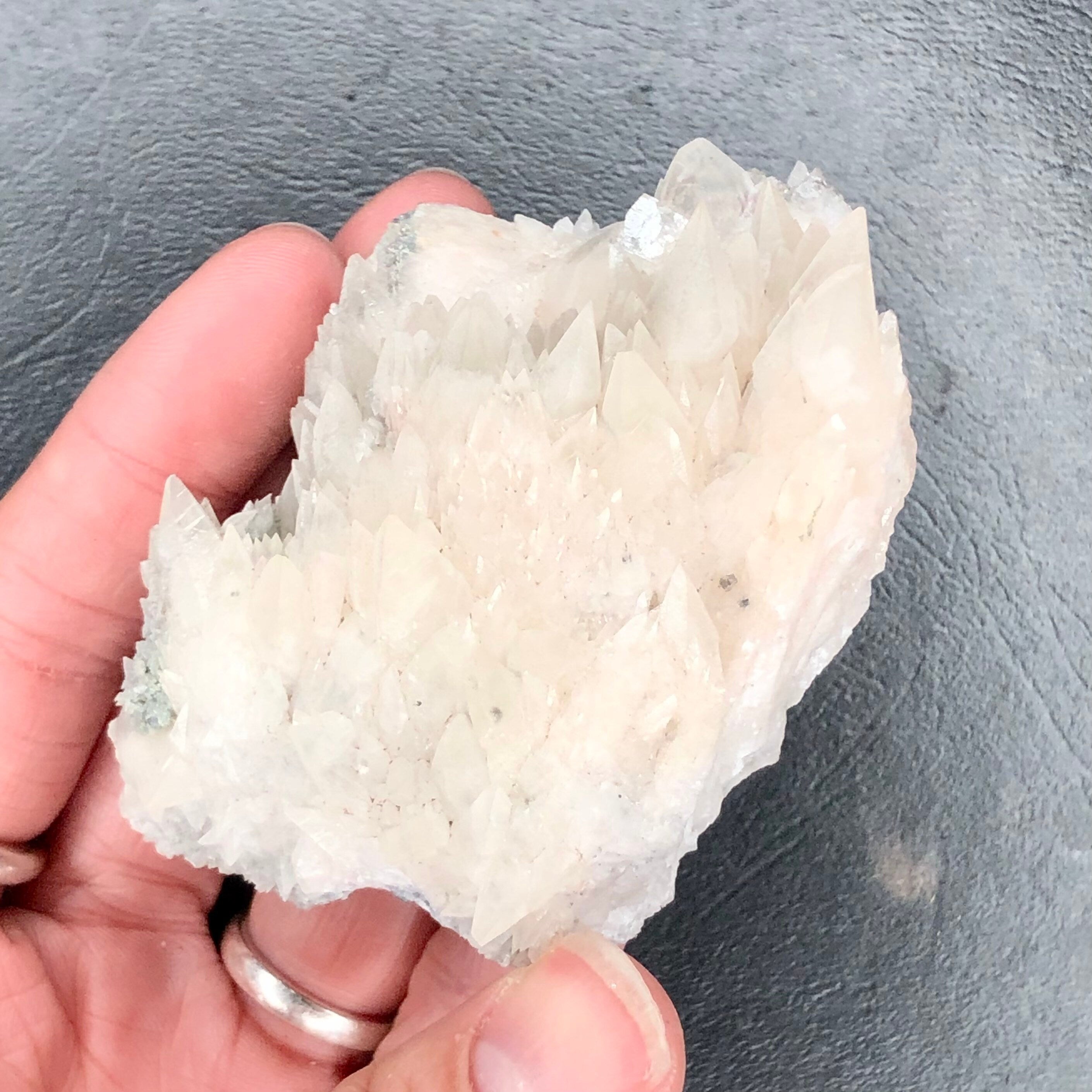 Dogtooth Calcite Cream UV--Ojuela Mine, Mexico CMIX13
