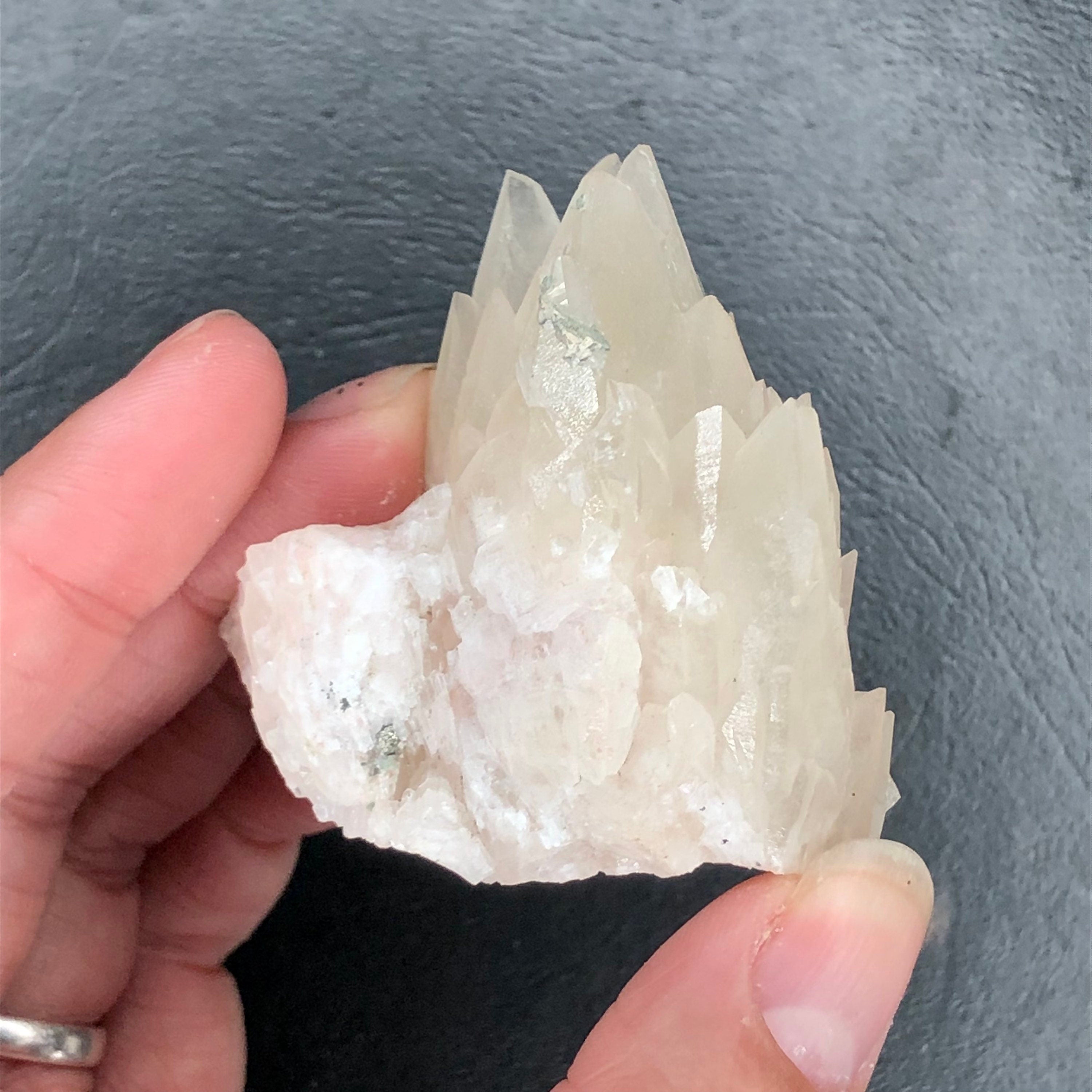 Dogtooth Calcite Cream UV--Ojuela Mine, Mexico CMIX12