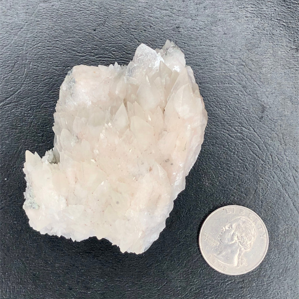 Dogtooth Calcite Cream UV--Ojuela Mine, Mexico CMIX13