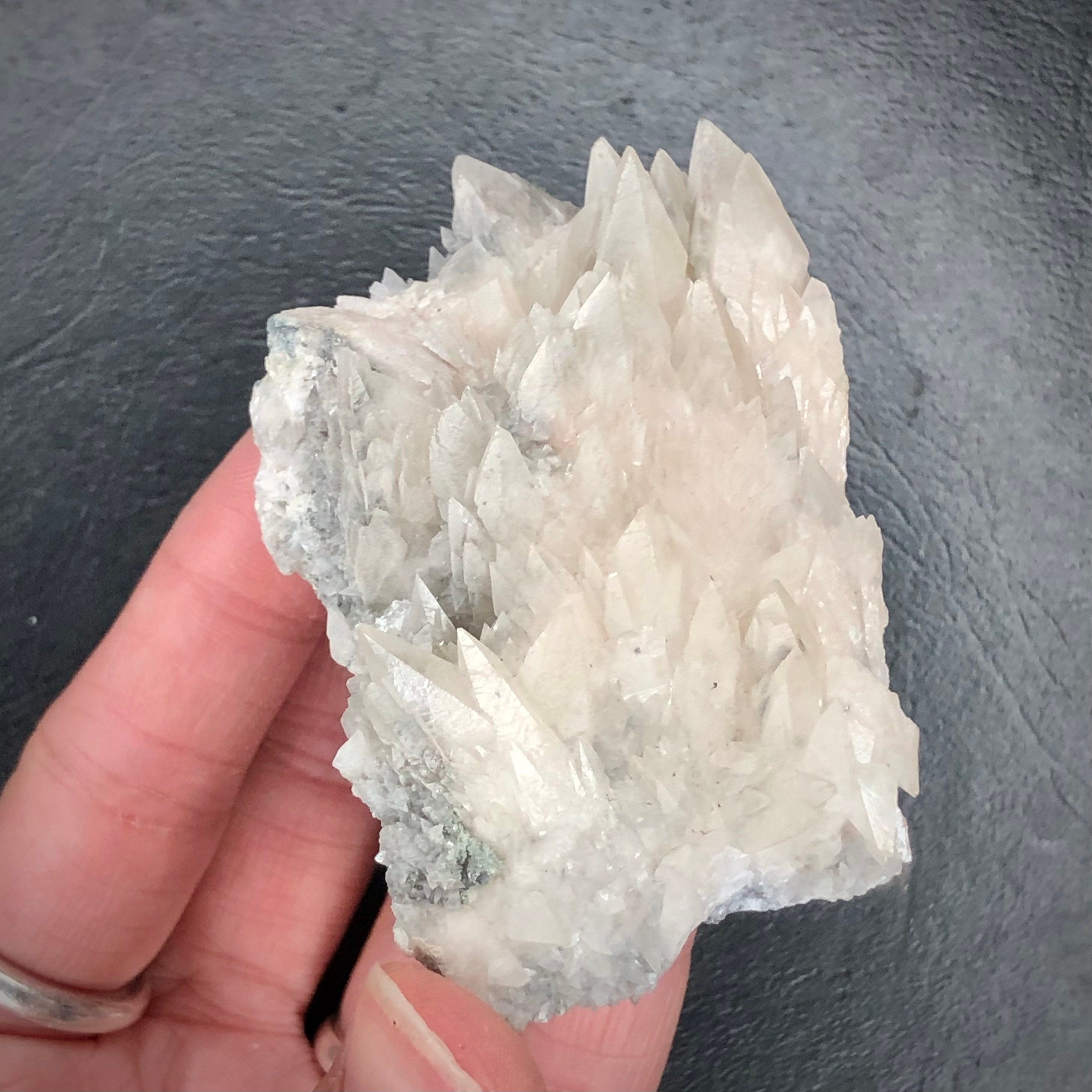 Dogtooth Calcite Cream UV--Ojuela Mine, Mexico CMIX13